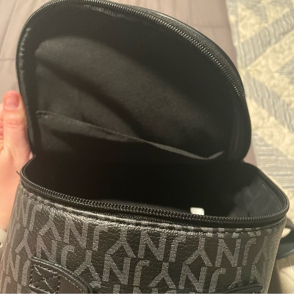 Jones New York small backpack - Picture 3 of 6